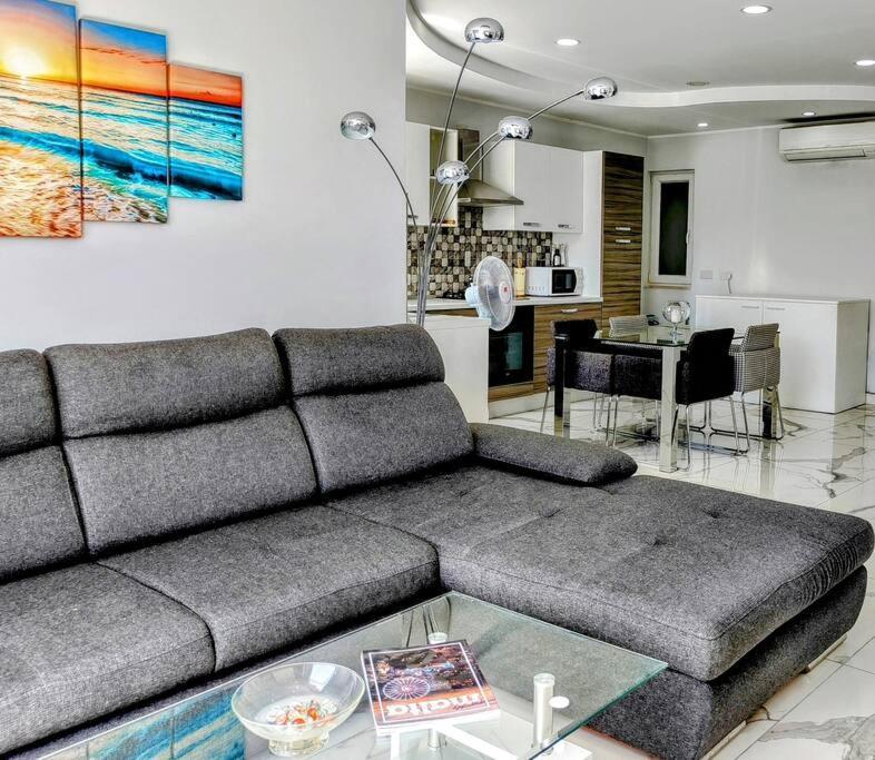 'Home Away From Home' By The Sea Saint Julian's Dış mekan fotoğraf